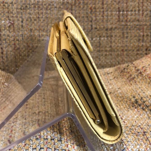 LOUIS VUITTON Ivory EPI Porte Monnaie Viennois Bifold KissLock Wallet Authentic - Picture 4 of 17